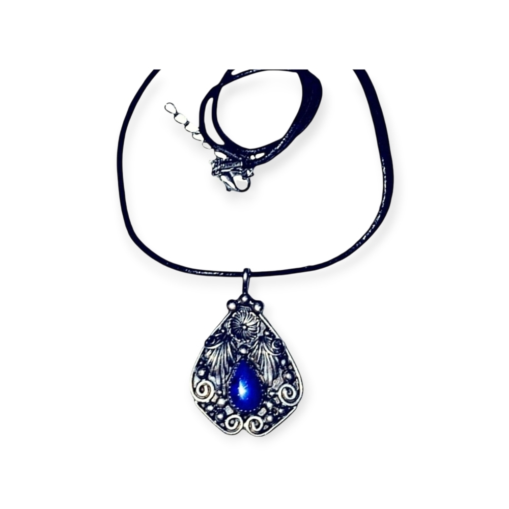 Vintage Navajo D. Skeets Solid Sterling Silver and Blue Lapis Pendant Necklace